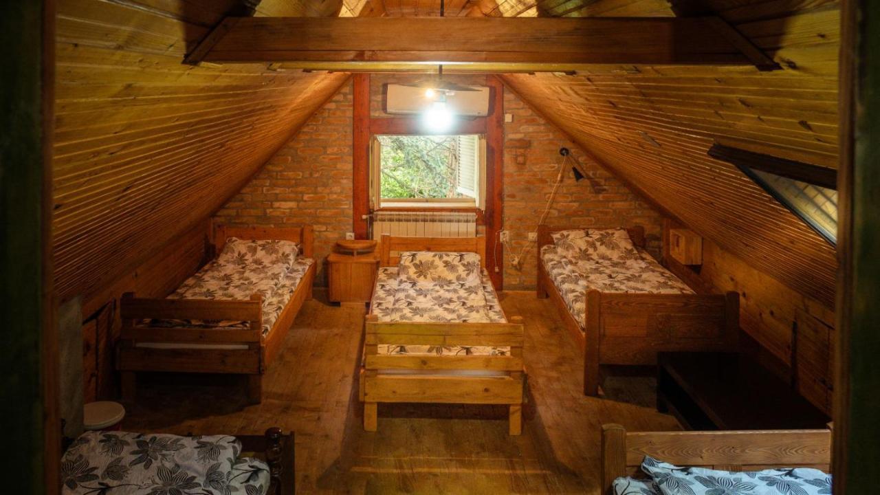 Lodging Vidmar เซรมสกี คาร์ลอฟซี ภายนอก รูปภาพ